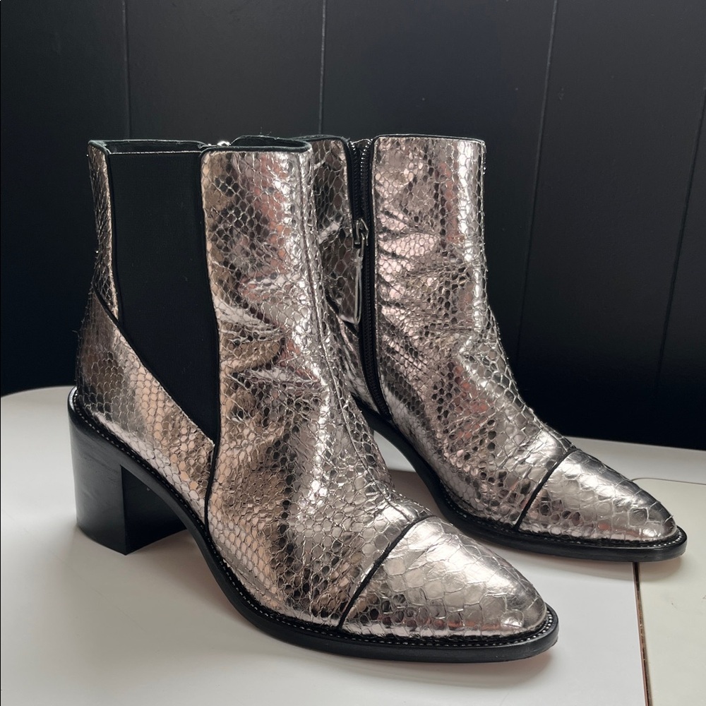 ALEXANDRE BIRMAN SIZE 38 Silver Snakeskin Ankle Boots